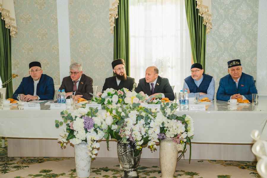 В Казани прошел семинар о примечетских курсах татарского языка для школьников «Без туган телне өйрәнәбез!»